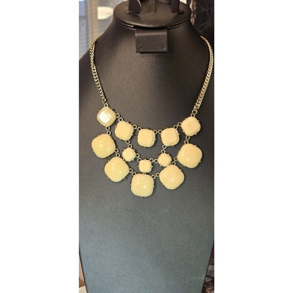 No Brand Jewelry - Beautiful Vintage Faceted and Bubble Cream Necklace